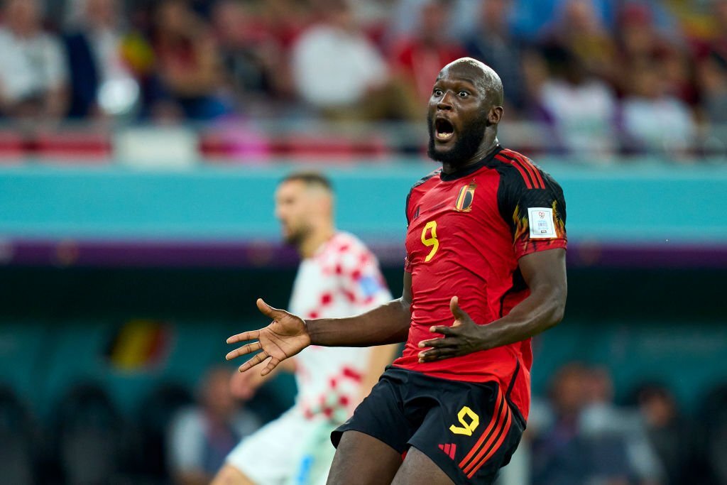 Hàng thủ Croatia đứng hình trước mộc vương Lukaku 4
